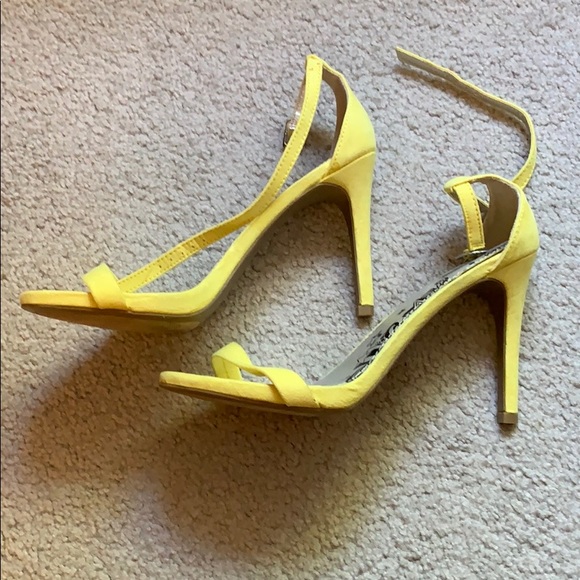 Yellow heels - Picture 3 of 4